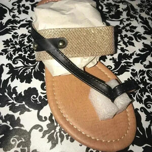 OSITO BLACK & GOLD SANDAL SIZE 1 NEW!!